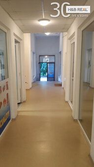 Pronájem vekého komerčního prostoru (195 m2) v přízemí admin