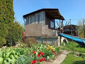 Prodám zahradu v Napajedlích 800m2.Pergola,ovocné stromy, st
