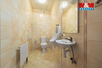 Nabízíme k pronájmu luxusní, plně vybavený rodinný dům o cel