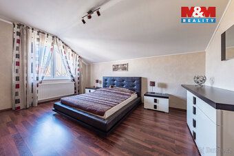 Nabízíme k pronájmu luxusní, plně vybavený rodinný dům o cel