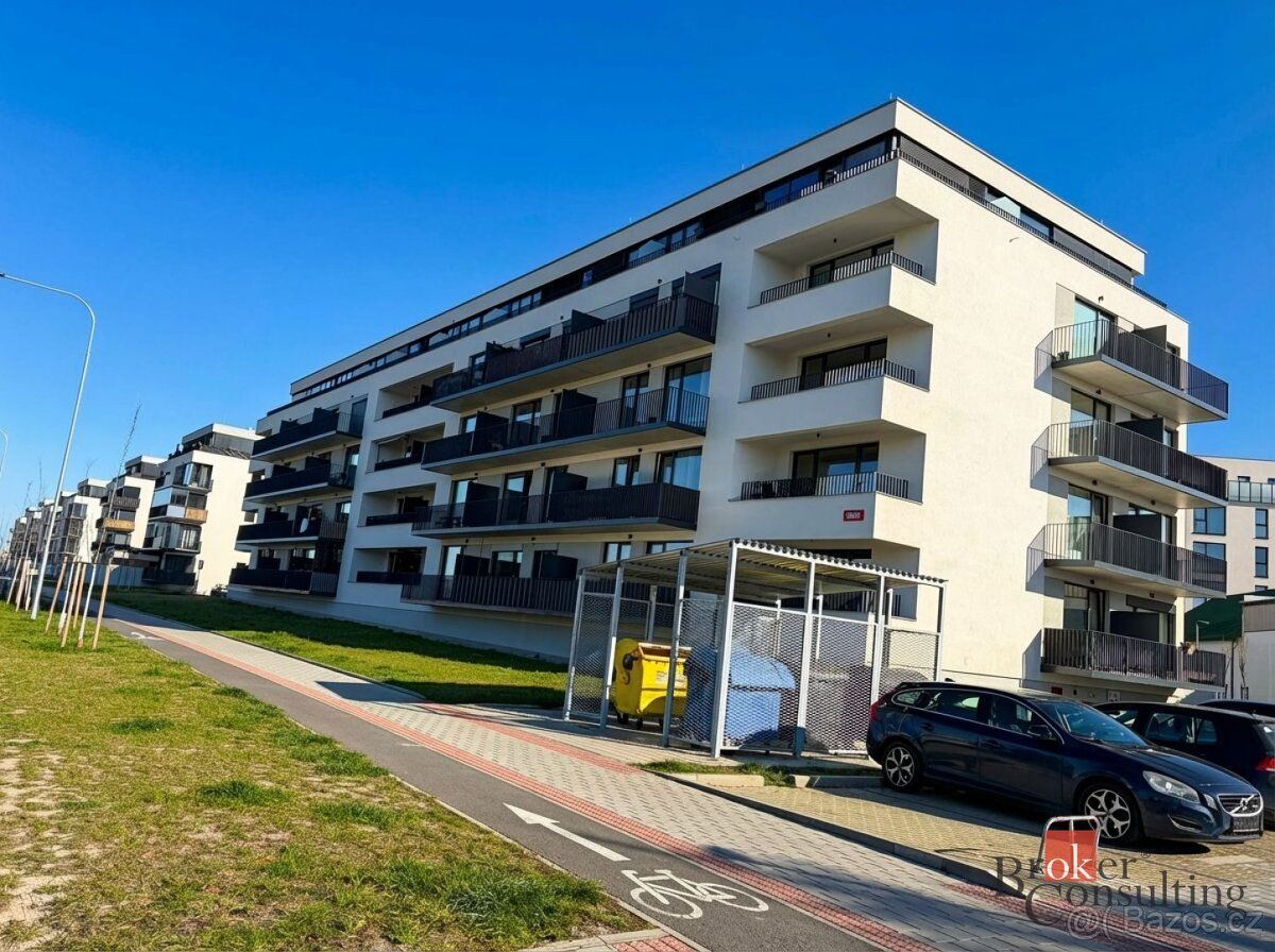 garážové parkovací stáníProdej garážového stání č. 46 – Tria