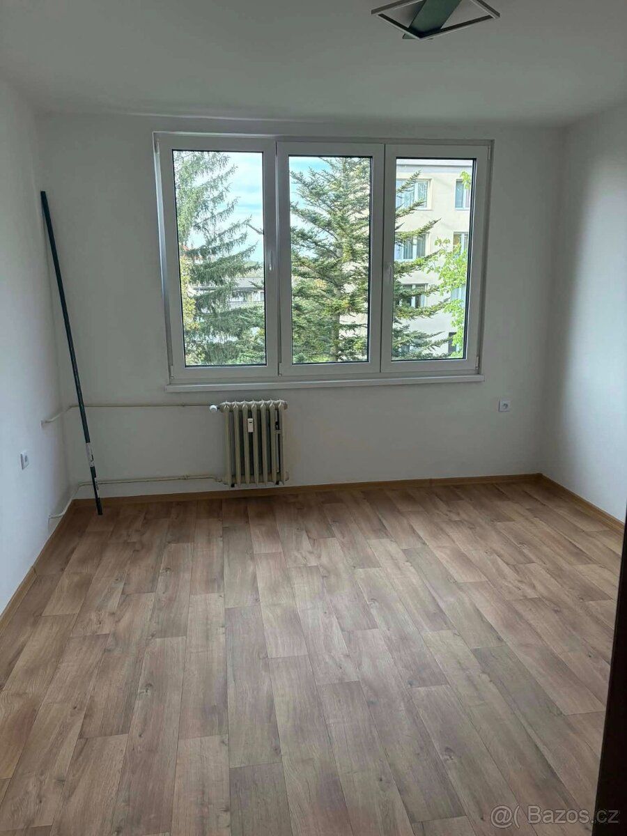 Nabízím byt nejlépe k dlouhodobému pronájmu o dispozici 3+1 