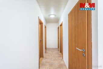 Nabízíme k prodeji zateplený rodinný dům o dispozici 4+kk s 