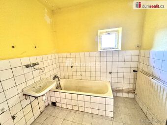cena k jednání, Původní zemědělská usedlost postavená kolem 