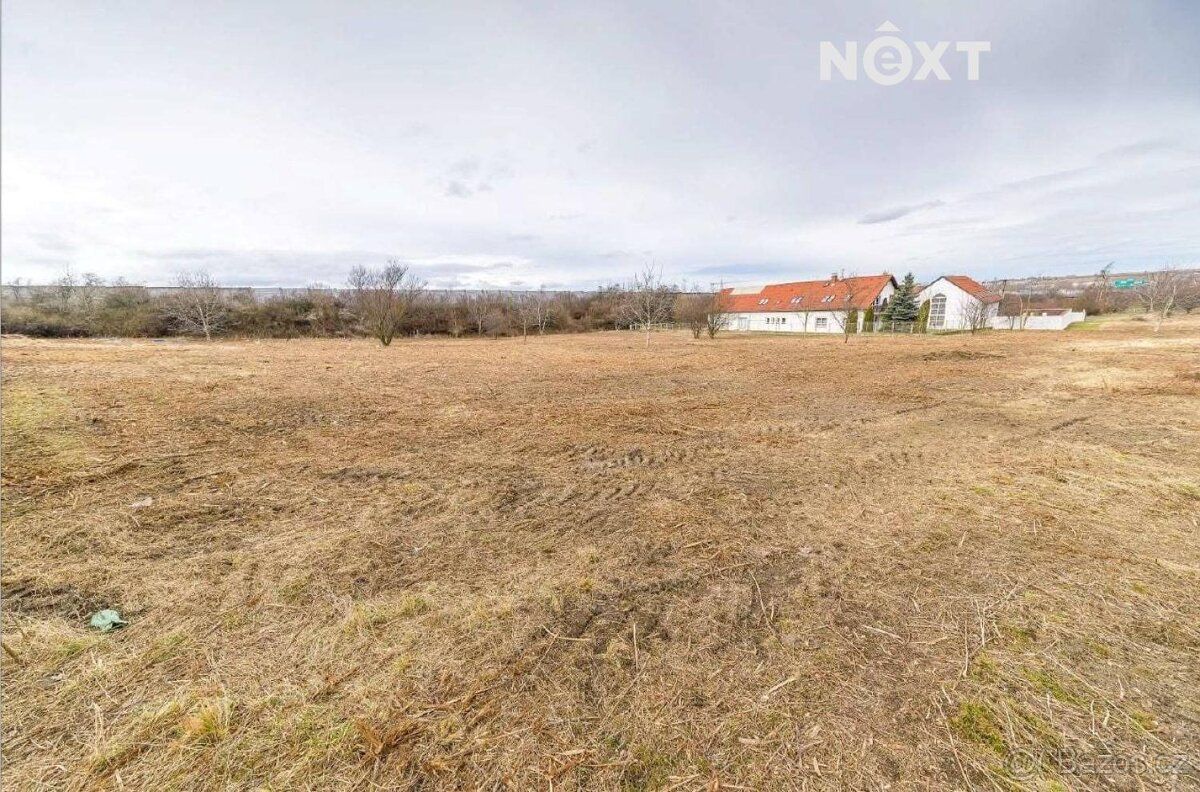 Nabízíme k prodeji soubor dvou navazujících pozemků o celkov