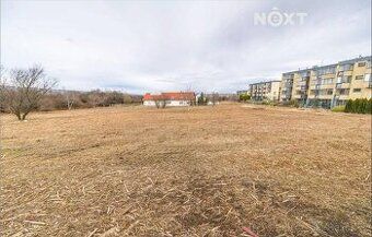 Nabízíme k prodeji soubor dvou navazujících pozemků o celkov