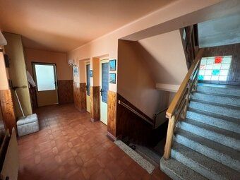 K prodeji rodinný dům se zahradou o celkové výměře 1437 m² v