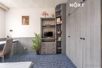 Nabízíme k prodeji světlý a velmi příjemně řešený byt o disp