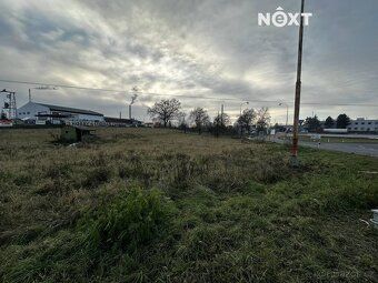 Pozemky o celkové výměře 4 381 m² určené pro hospodaření se 