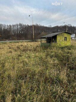 Pozemky o celkové výměře 4 381 m² určené pro hospodaření se 