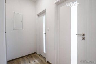 Procházky po klidných uličkách, zeleň za okny a veškerá obča