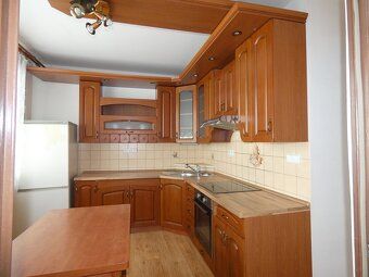 Nabízíme ke koupi byt 3+1, 75m2. 3.patro bez výtahu. Nedalek