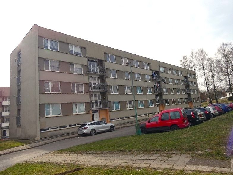 Nabízíme ke koupi byt 3+1, 75m2. 3.patro bez výtahu. Nedalek