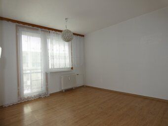 Nabízíme ke koupi byt 3+1, 75m2. 3.patro bez výtahu. Nedalek