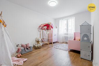 Nabízíme k prodeji světlý, čistý a prostorný cihlový byt s b