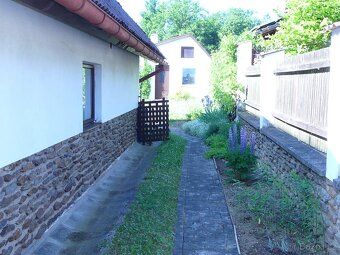 Kousek od Chanovickeho zamku.. Uzitna plocha 350m, pozemekas