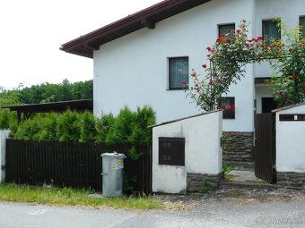 Kousek od Chanovickeho zamku.. Uzitna plocha 350m, pozemekas