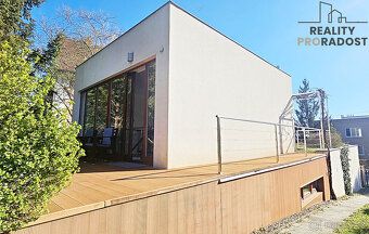 Nabízíme k pronájmu dvoupodlažní rodinný dům 2+kk v Brně Str