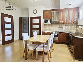 Nabízíme k pronájmu dvoupodlažní rodinný dům 2+kk v Brně Str