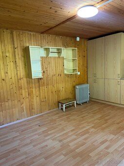 Nabízím k prodeji útulnou dřevěnou chatu o zastavěné ploše 2