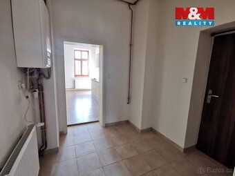 Nabízíme k pronajmutí slunný byt 2+1, v centru města Jablonc