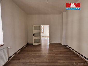 Nabízíme k pronajmutí slunný byt 2+1, v centru města Jablonc