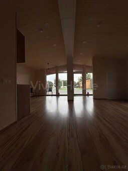 DŮM LYON 88 m² – VÝPRODEJ SHOWROOMU | IHNED K ODBĚRU | PRAHA