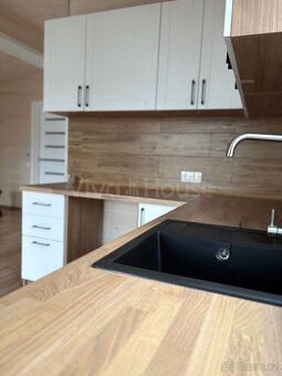 DŮM LYON 88 m² – VÝPRODEJ SHOWROOMU | IHNED K ODBĚRU | PRAHA
