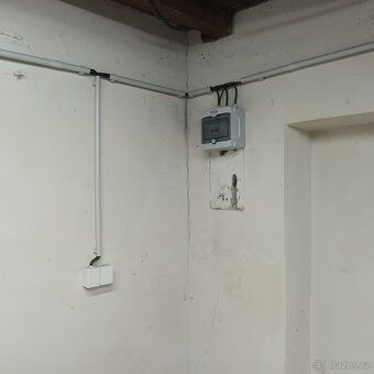 Pronajmu garáž po rekostrukci el. ano vlastní cena nájmu 150
