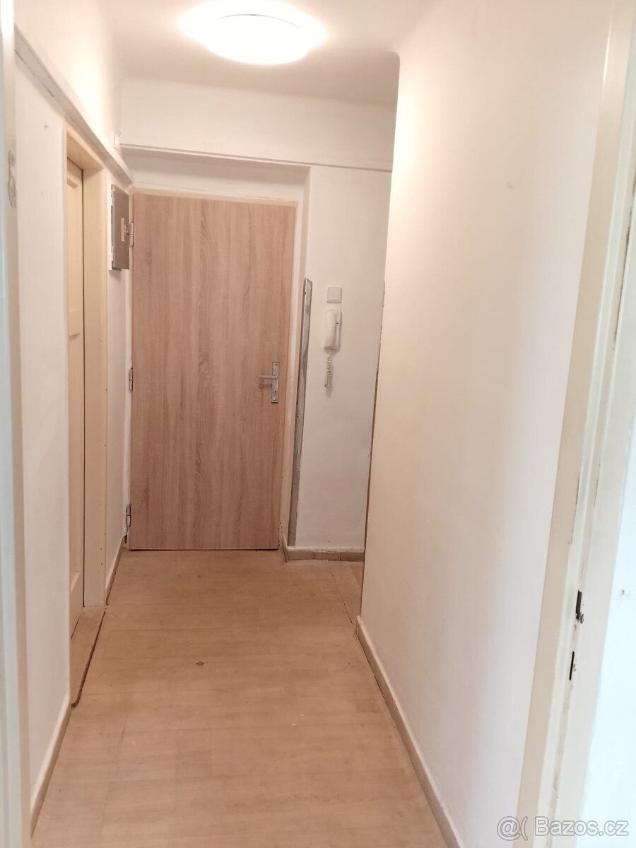Prodám cihlový byt 3+1 v přízemí, čtyř bytovka. Bystřice pod