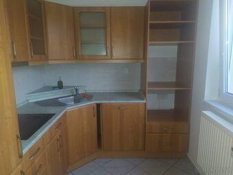 Nabízím k dlouhodobému pronájmu byt 2+1 s balkónem, velikost