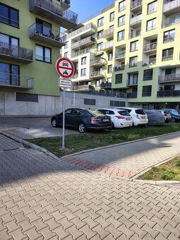 Nabízím pronájem parkovacího místa č. 9 v ul. Boženy Vikové 