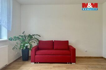 Nabízíme Vám k prodeji rodinný dům se zahrádkou, parkovacím 