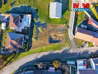 Stavební pozemek o výměře 892 m² v klidné rezidenční části Č