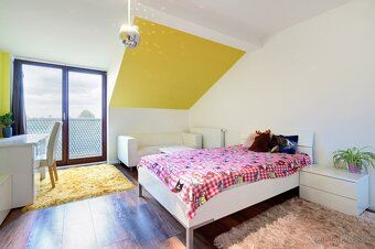 Prodej luxusního mezonetového bytu v obci Jeneč 145 m2 v prv