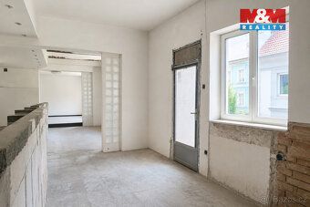 Nabízíme k prodeji rozlehlý dům v atraktivní lokalitě přímo 