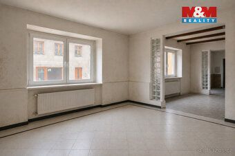 Nabízíme k prodeji rozlehlý dům v atraktivní lokalitě přímo 