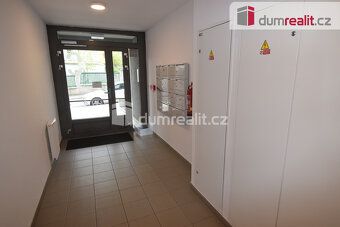 +popl. 4500, + přepis elektroměru na nájemce. Kauce 30000 Kč