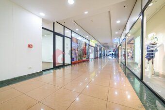 Nabízíme k pronájmu krásný lukrativní obchodní prostor 44 m²