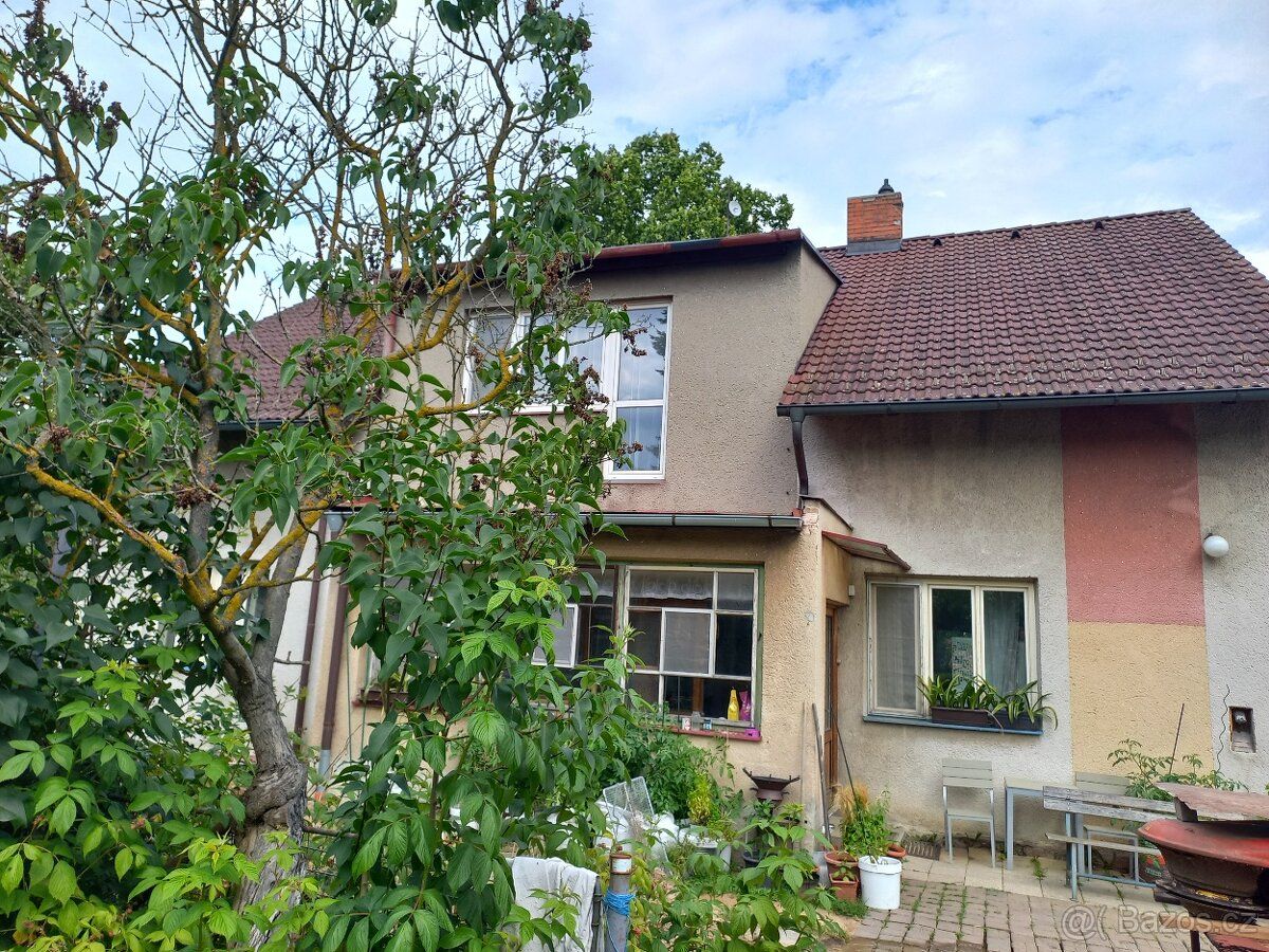 Prodám rodinný dům 6+1 s velkou zahradou o výměře 1193 m2 na