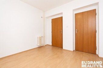 Ev.č. 06023 Nabízíme k prodeji prostorný řadový dům na adres