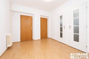 Ev.č. 06023 Nabízíme k prodeji prostorný řadový dům na adres