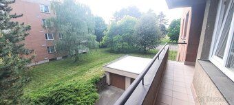 Nabízíme k prodeji světlý byt o dispozici 3+1 s balkónem o c