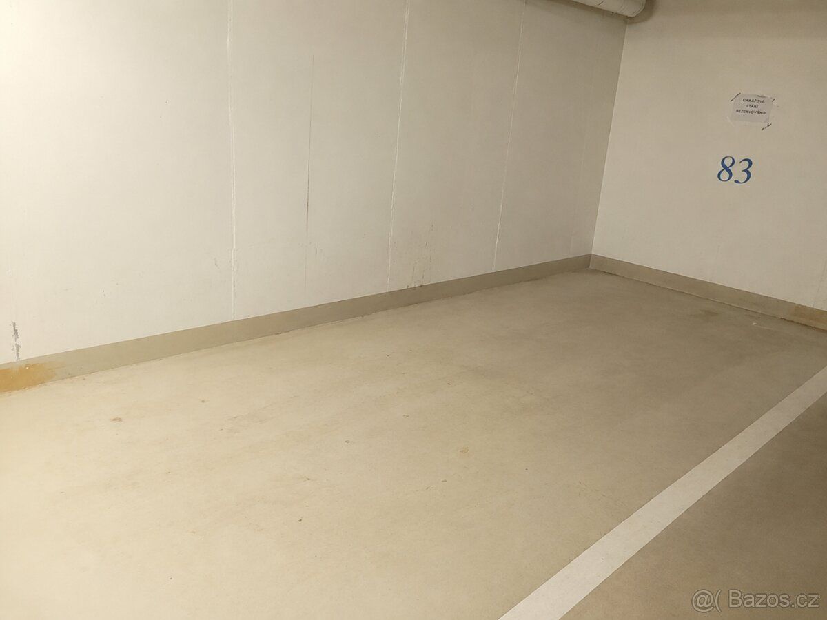 Prodej garážového stání číslo 83.Šířka 2,5m x 5,3m délka. Ce