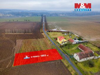 Nabízíme k prodeji stavební pozemek o výměře 1 003 m² v obci