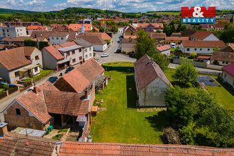 Nabízíme k prodeji samostatně stojící rodinný dům v klidné č