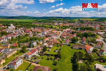 Nabízíme k prodeji samostatně stojící rodinný dům v klidné č