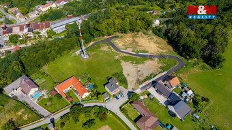 Nabízíme k prodeji stavební pozemek o výměře 1265 m² v klidn