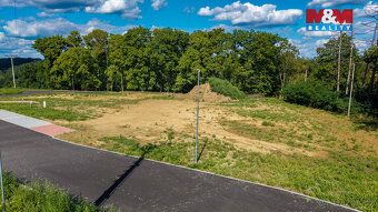 Nabízíme k prodeji stavební pozemek o výměře 1265 m² v klidn