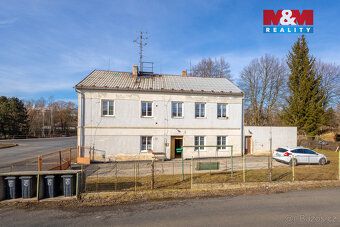 Nabízíme k prodeji prostorný a slunný byt 2+1 o užitné ploše